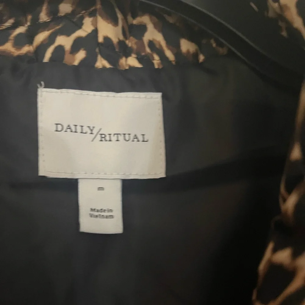 Daily Ritual Quilted Long Coat Size Medium. - Picture 4 of 4